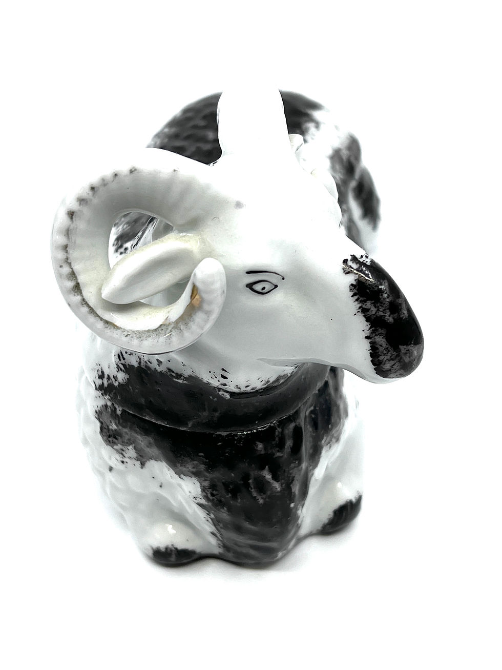 縮圖：MS Kuznetsov Russian Porcelain lidded box in the shape of a Ram