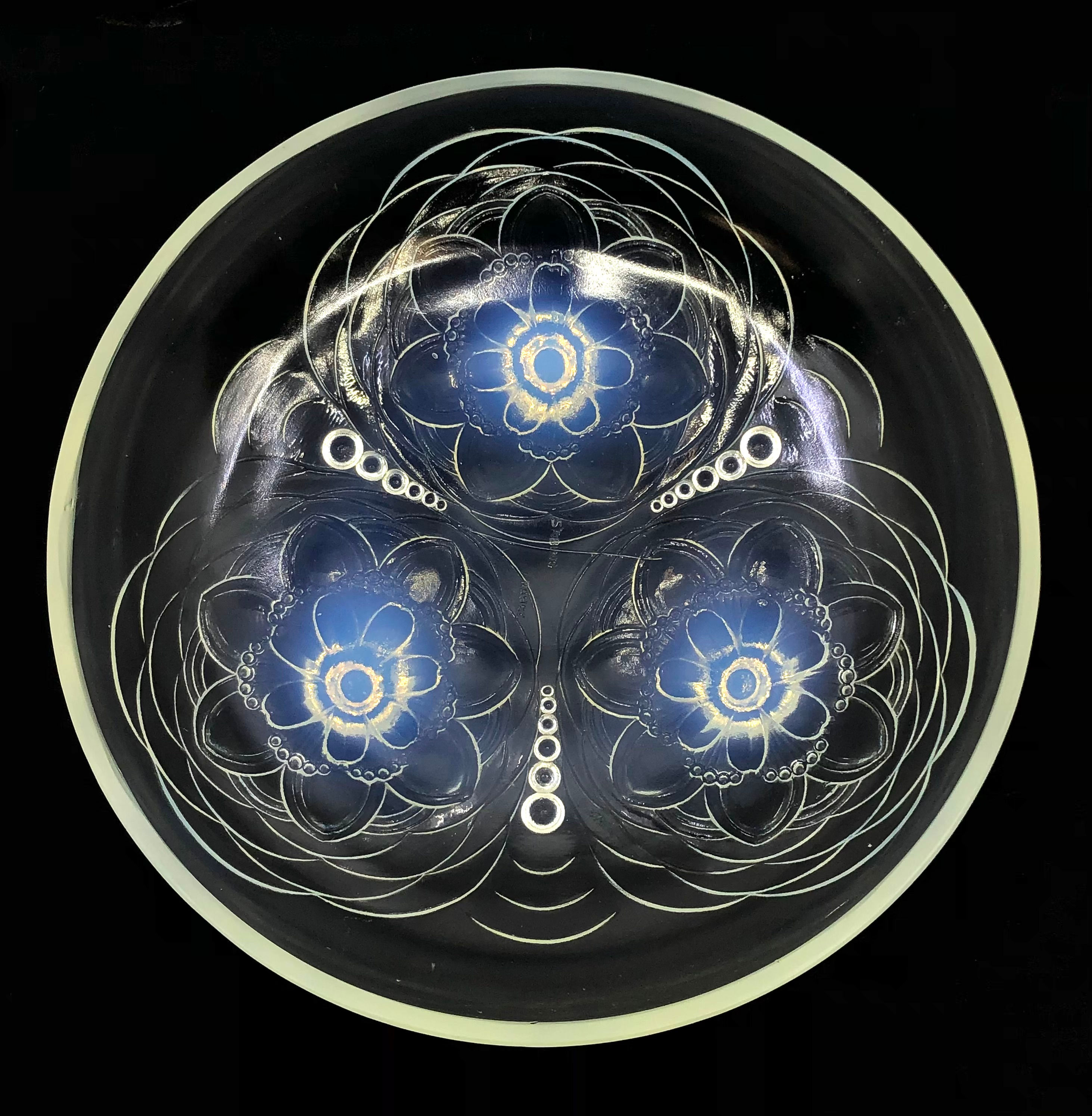 Sabino France  opalescent footed glass bowl