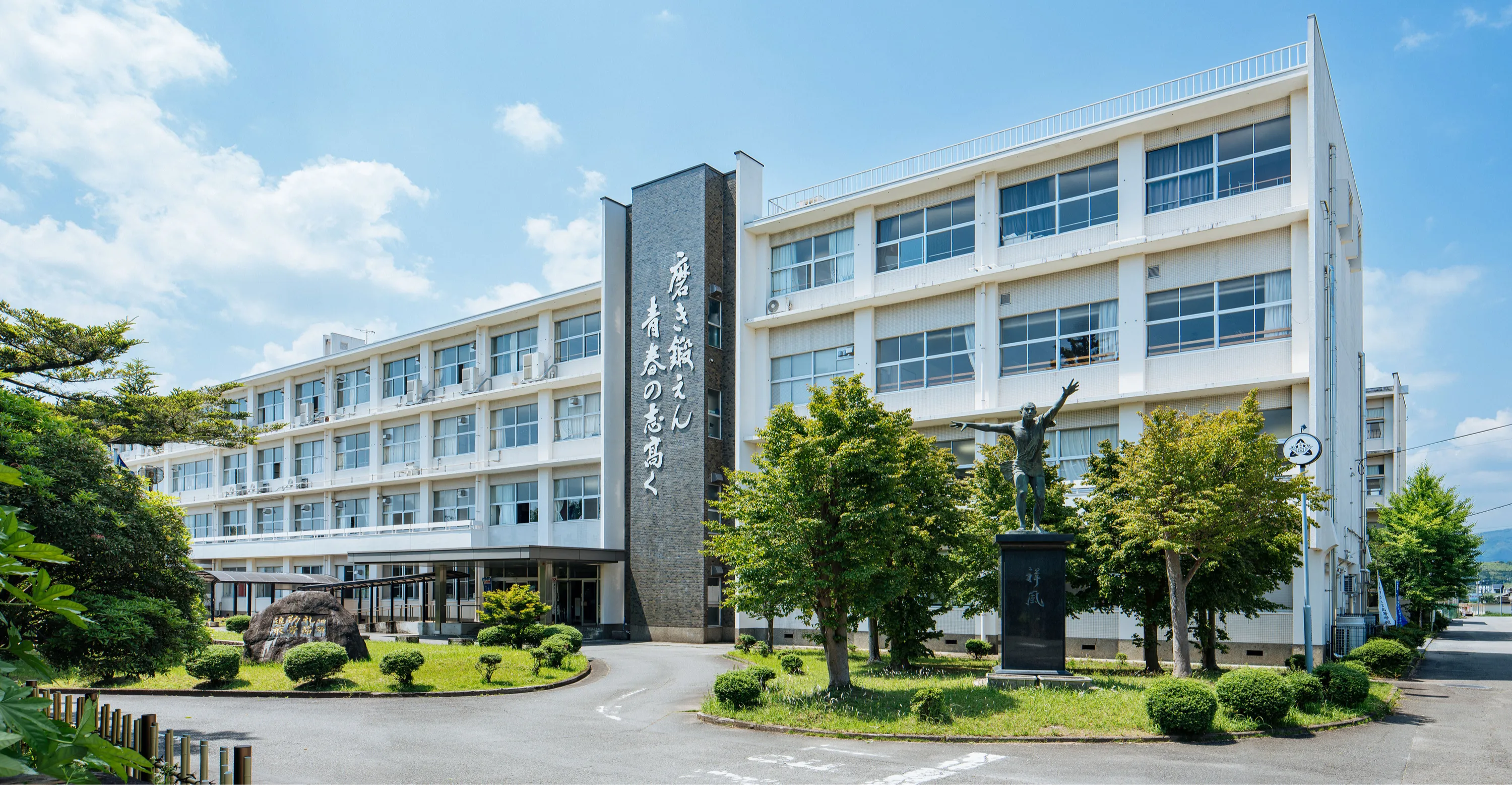 Hitoyoshi High School-by-Youhei_2.webp