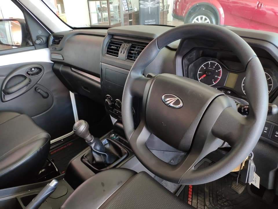 The factory-fitted audio system features USB and auxilliary