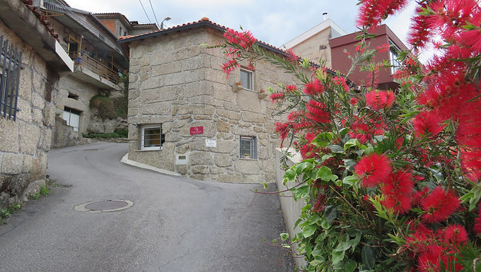 Casa do Suzana Moradia de 2 quartos em Valdozende/ Gerês. Junto à Barragem da Caniçada e perto da albufeira.