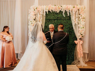 Cliffbreakers wedding with bride and groom at wedding arch with officiant