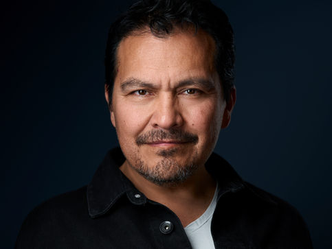 Ivan Gordillo – A Mexican actor in Belgium, professional headshot