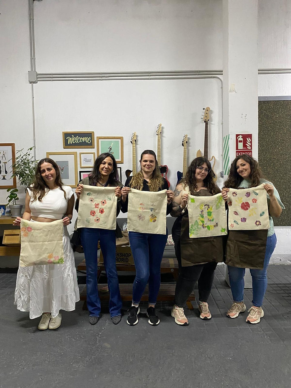 taller estampacion flores tote bag