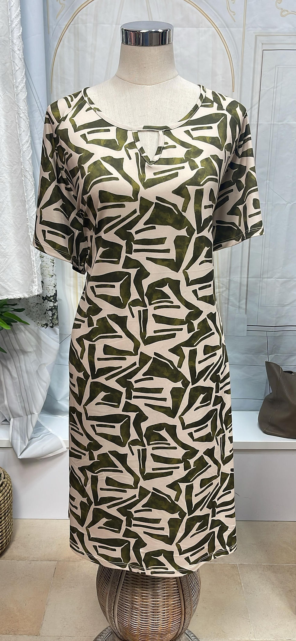 Thumbnail: Vestido Pico escote curvy
