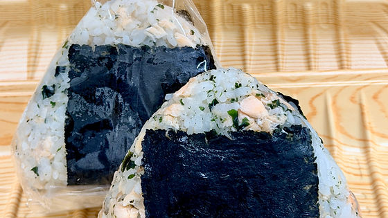 Salmon Wakame Musubi