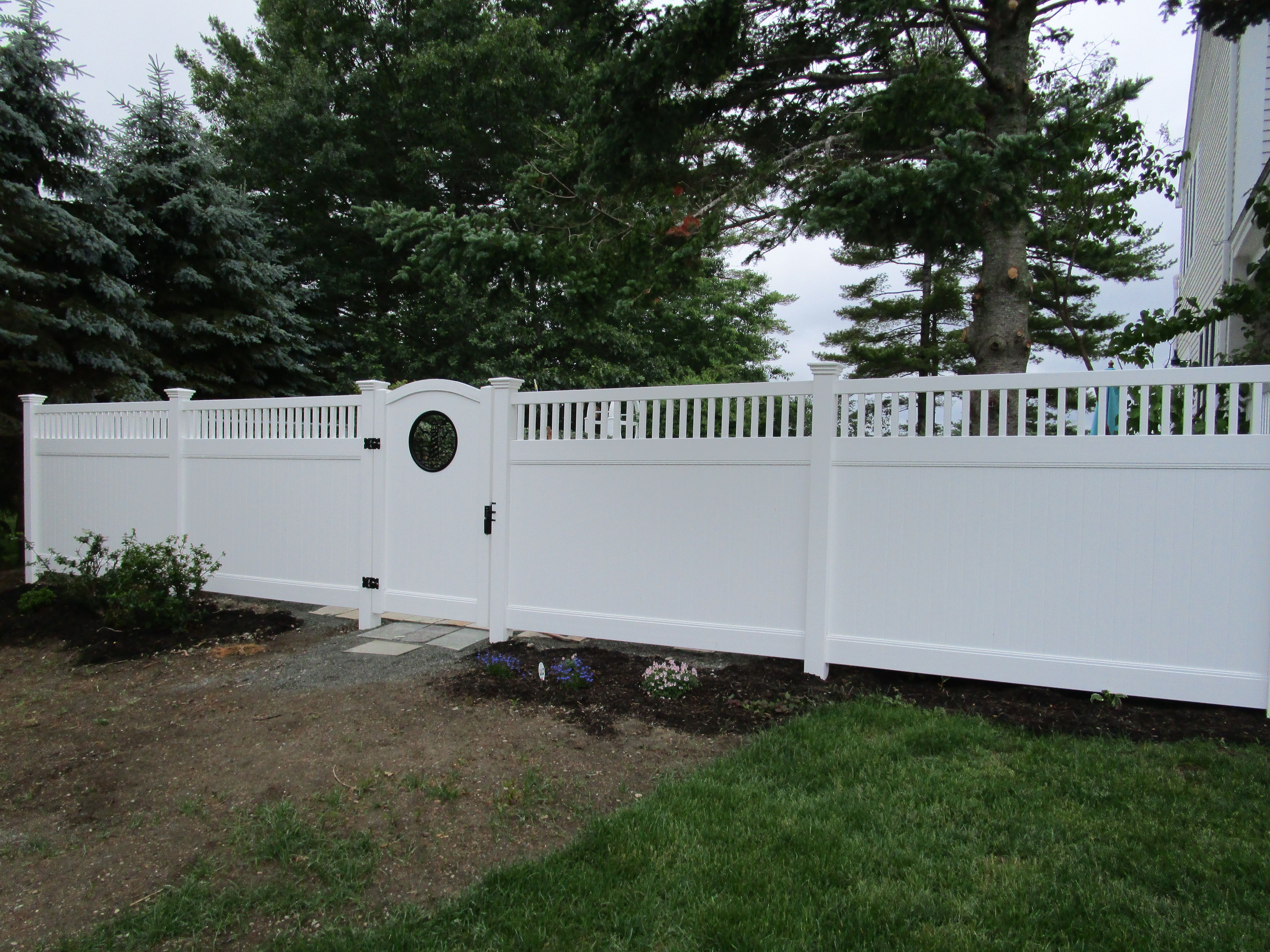Estate II with Baluster Top