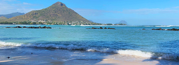 Strand vor dem Hotel Sands Suites Resort & Spa