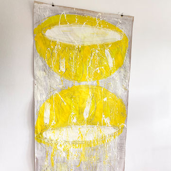 IM1 10_Impression_ SCHALEN IN GELB_01_ ALLES FLIESST, F 100 * 180 cm
Papier dünn braun, Gouache, Acryl, Graphit ohne Rahmen, Ulrike Nikol Art