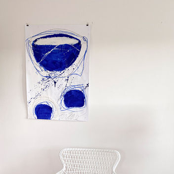 IM2 11_ SCHALE UND 2 BLAUE PUNKTE F 70 * 100 cm
Papier, Gouache, Acryl, Kreide, Wachskreide
Preis* 500 €
Bild mit Schale in blau