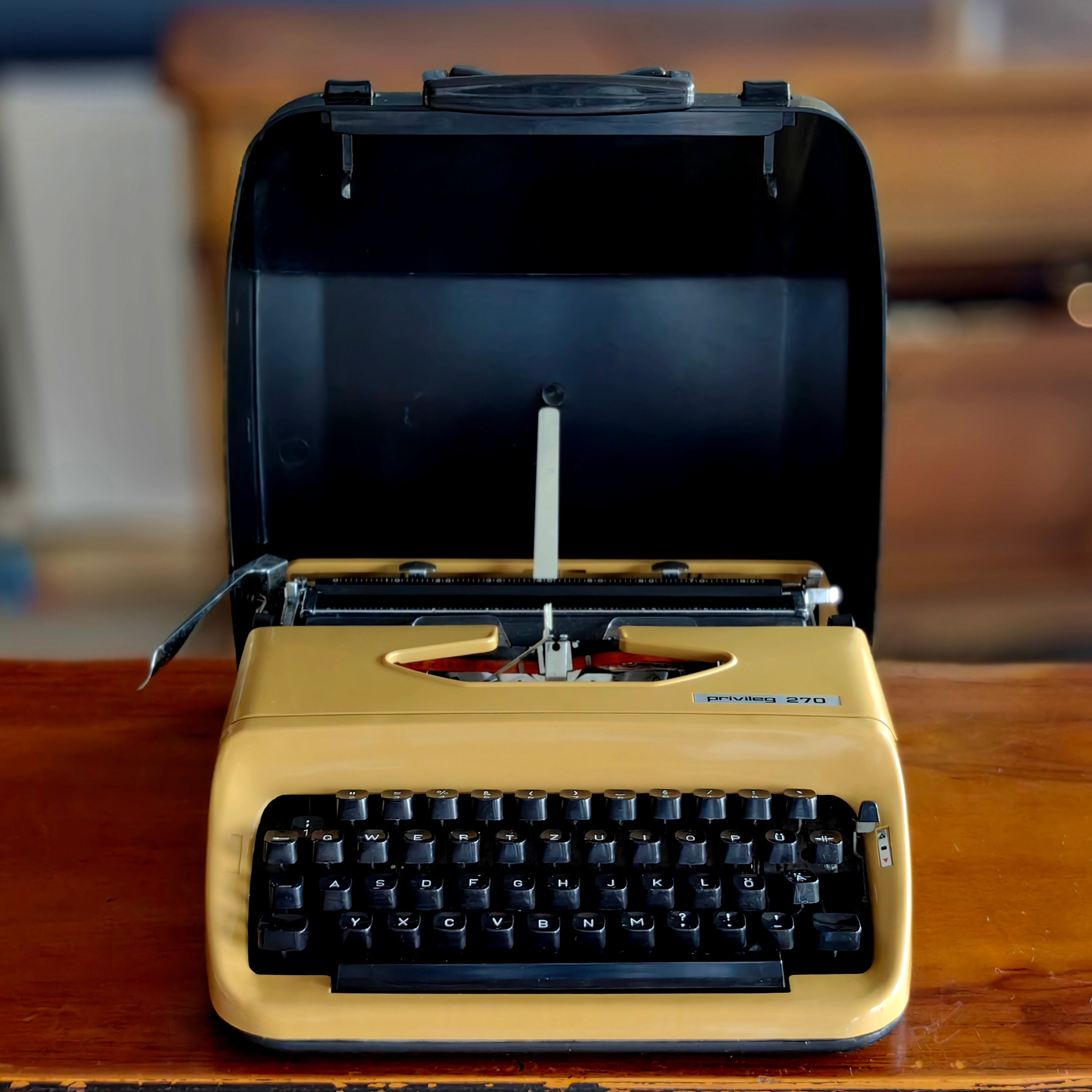 Vintage Almanya Üretimi Quelle Privileg 270 Marka Çanta Daktilo