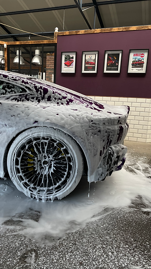 Polish polissage femme detailing traitement céramique protection cire Bons-en-Chablais nettoyage automobile voiture intérieur extérieur carrosserie Porsche Haute-Savoie vw bmw Volkswagen Audi Ferrari Mercedes Maserati jaguar covering ppf Annecy Thonon jantes cuir Lamborghini lustrage aston martin
