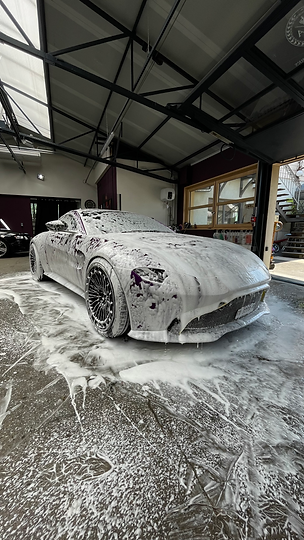 Polish polissage femme detailing traitement céramique protection cire Bons-en-Chablais nettoyage automobile voiture intérieur extérieur carrosserie Porsche Haute-Savoie vw bmw Volkswagen Audi Ferrari Mercedes Maserati jaguar covering ppf Annecy Thonon jantes cuir Lamborghini lustrage aston martin