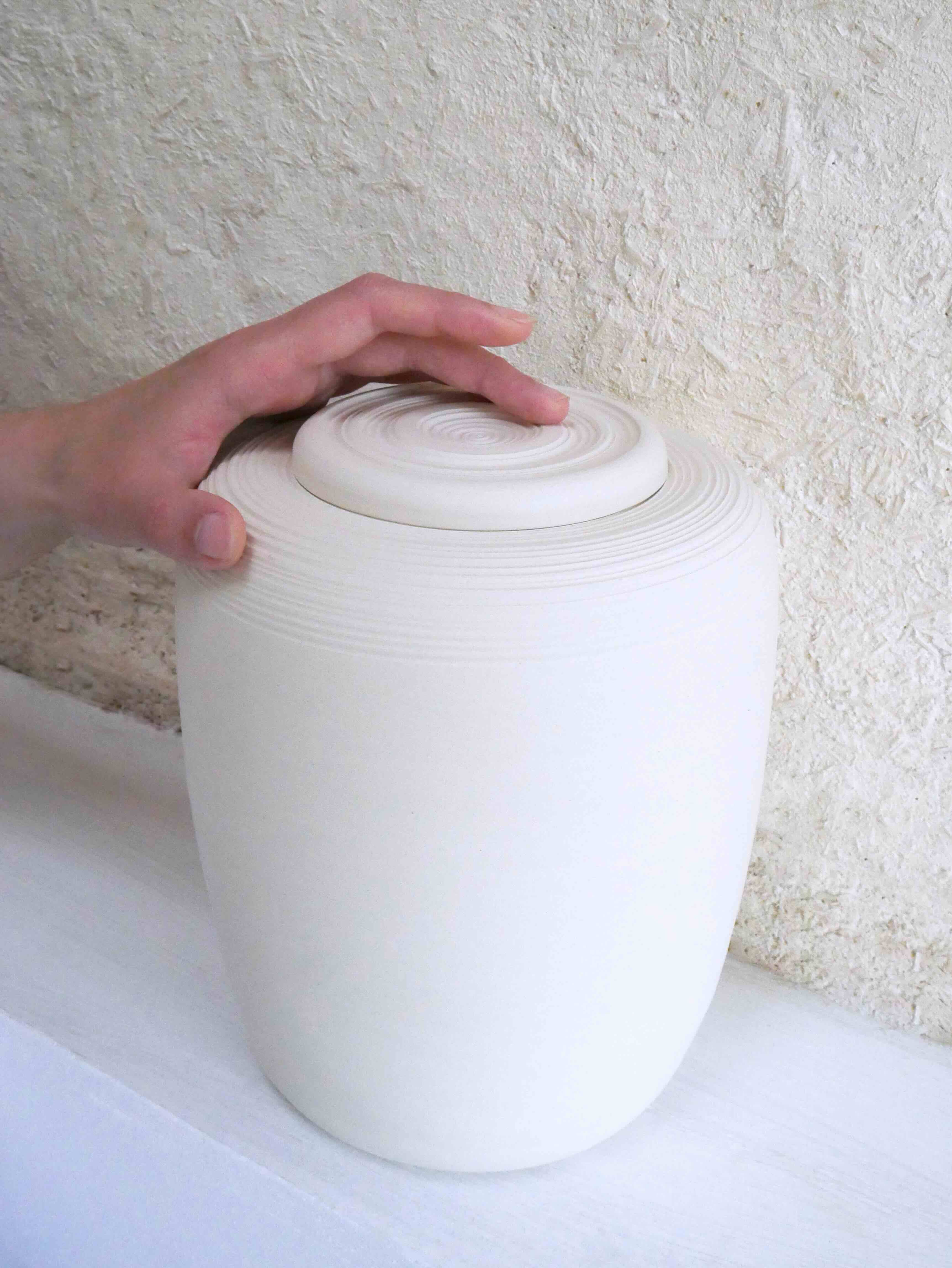 Urne Onde en grès blanc