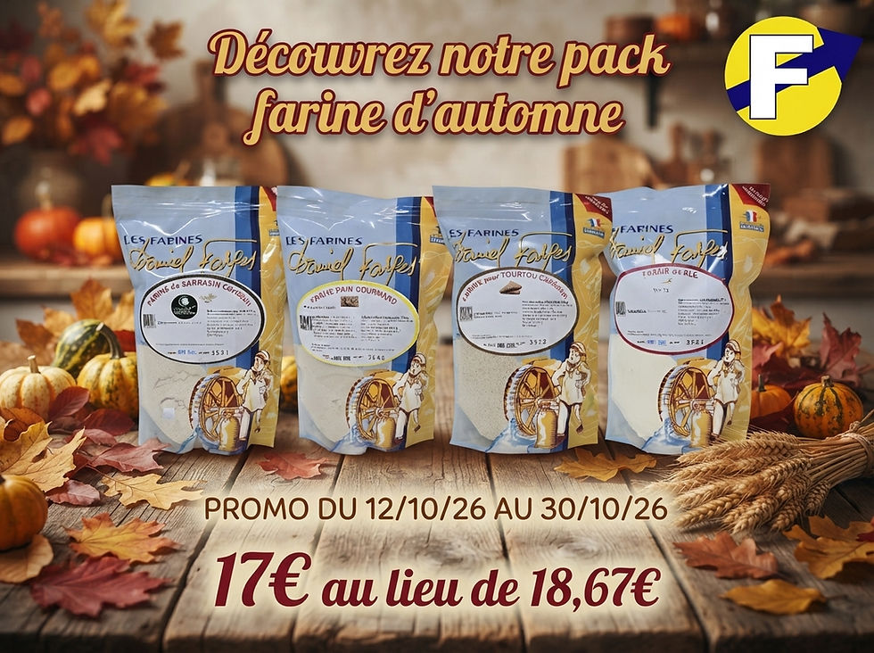 L'image montre quatre sachets de farine de 1 kg chacun, alignés sur une table en bois rustique : Farine de Sarrasin Corrézien, Farine Pain Gourmand, Farine pour Tourtou Corrézien et Farine de Blé T55[cite: 1, 2]. Les sachets sont entourés de décorations d'automne : feuilles mortes colorées, mini-citrouilles, coloquintes et gerbes de blé séché, dans une ambiance de cuisine chaleureuse.