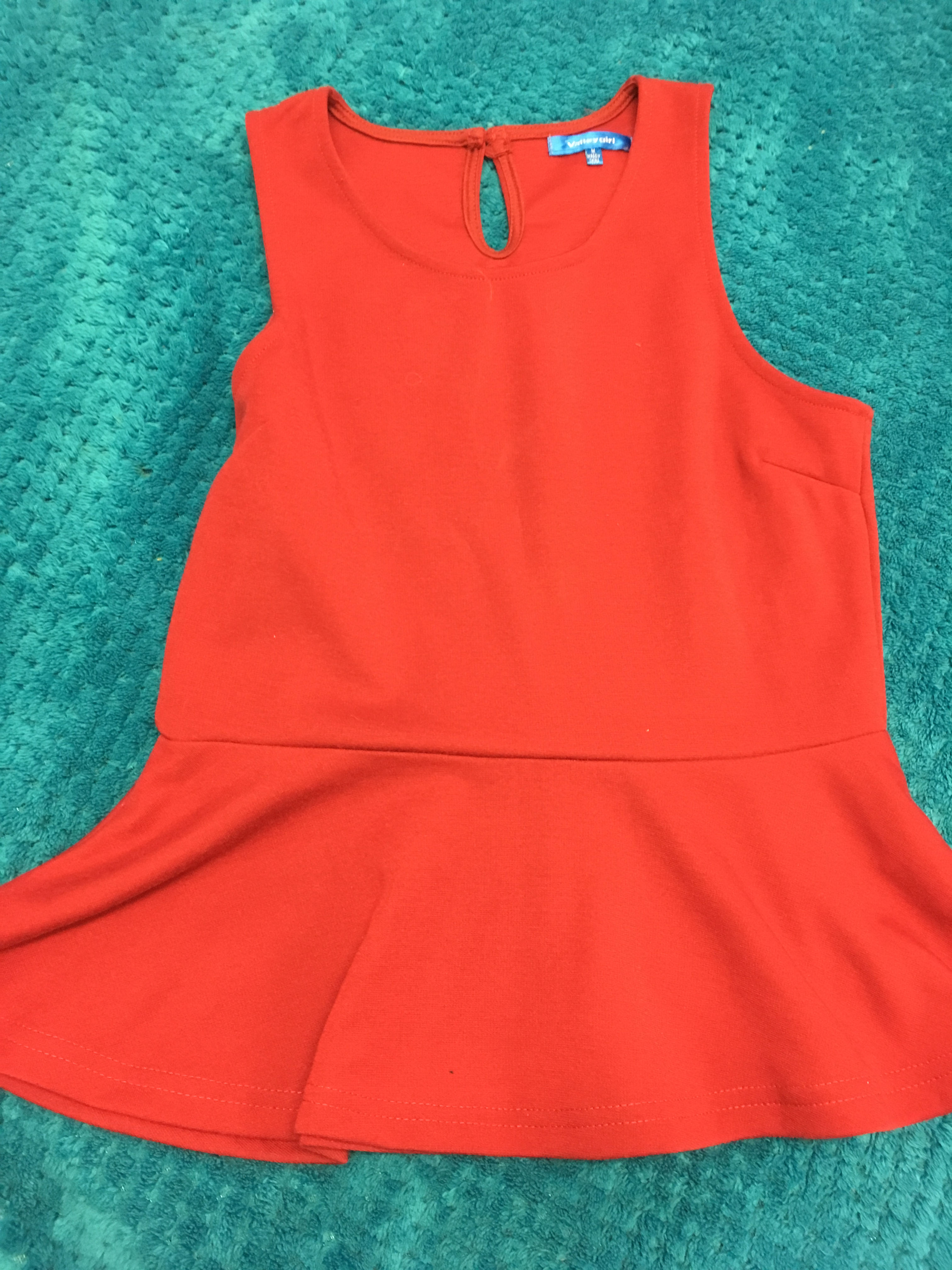 Valley girl M red flare top