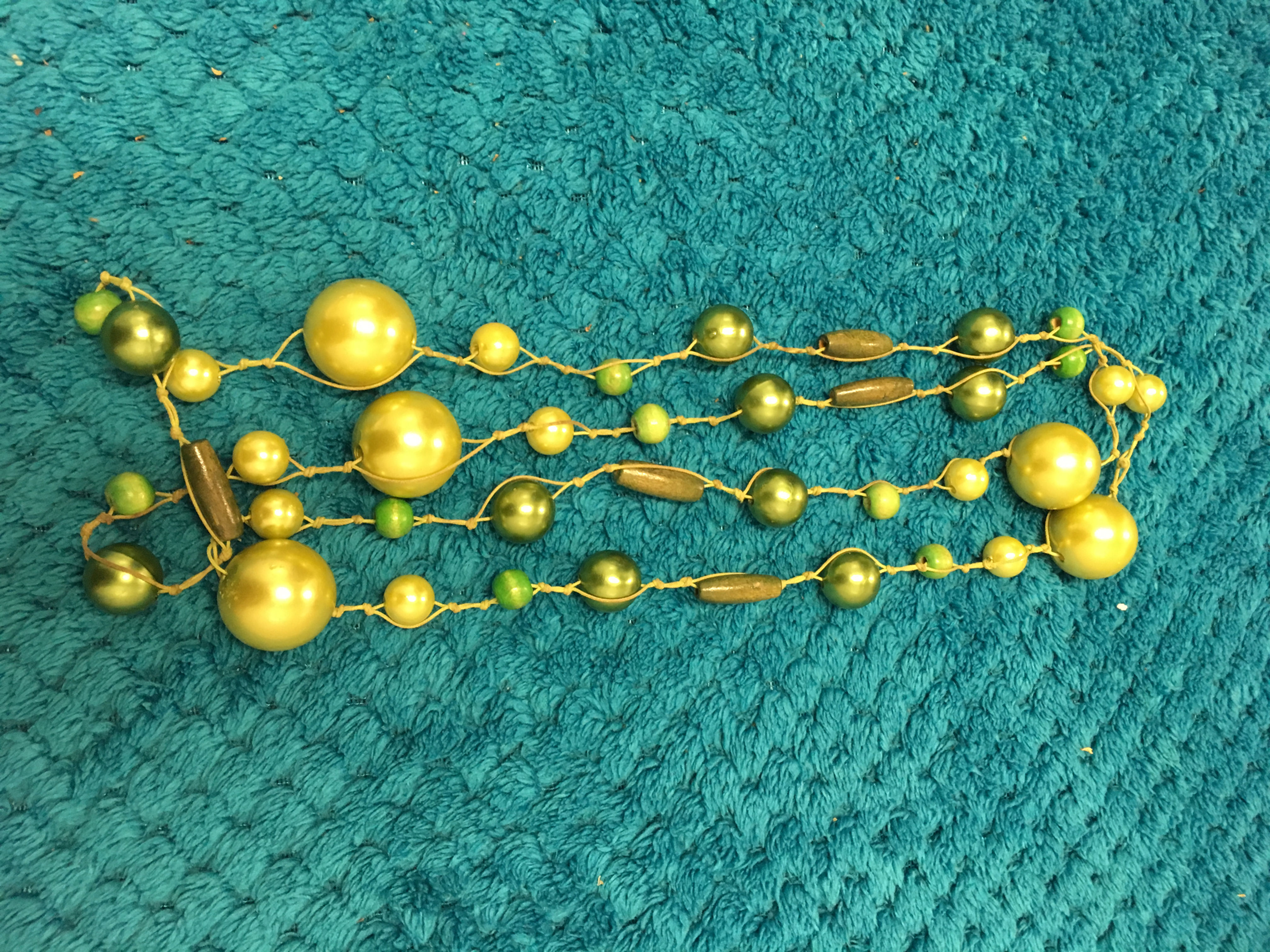 Green ball necklace