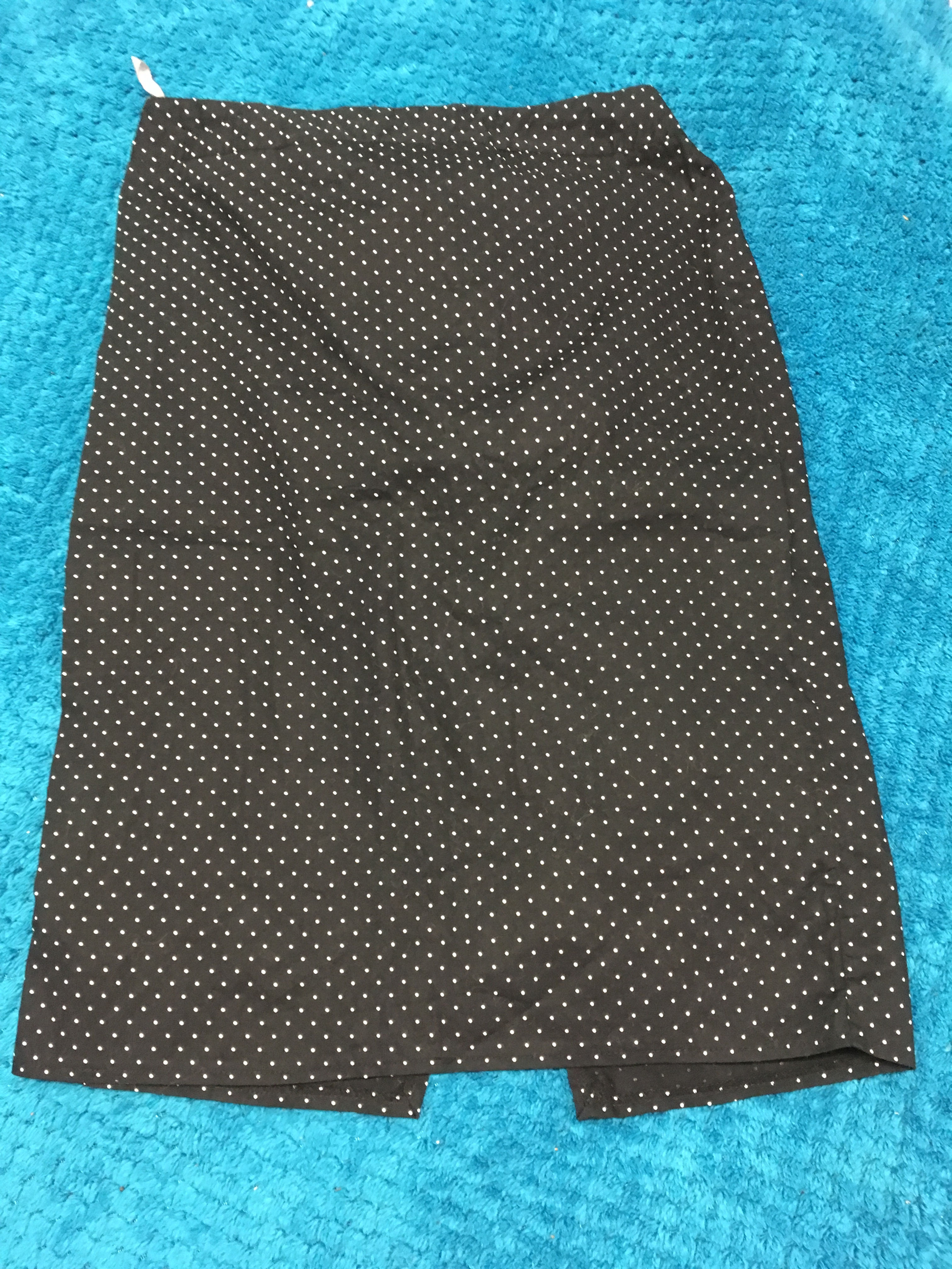 Atmosphere 8 black with white spot skirt