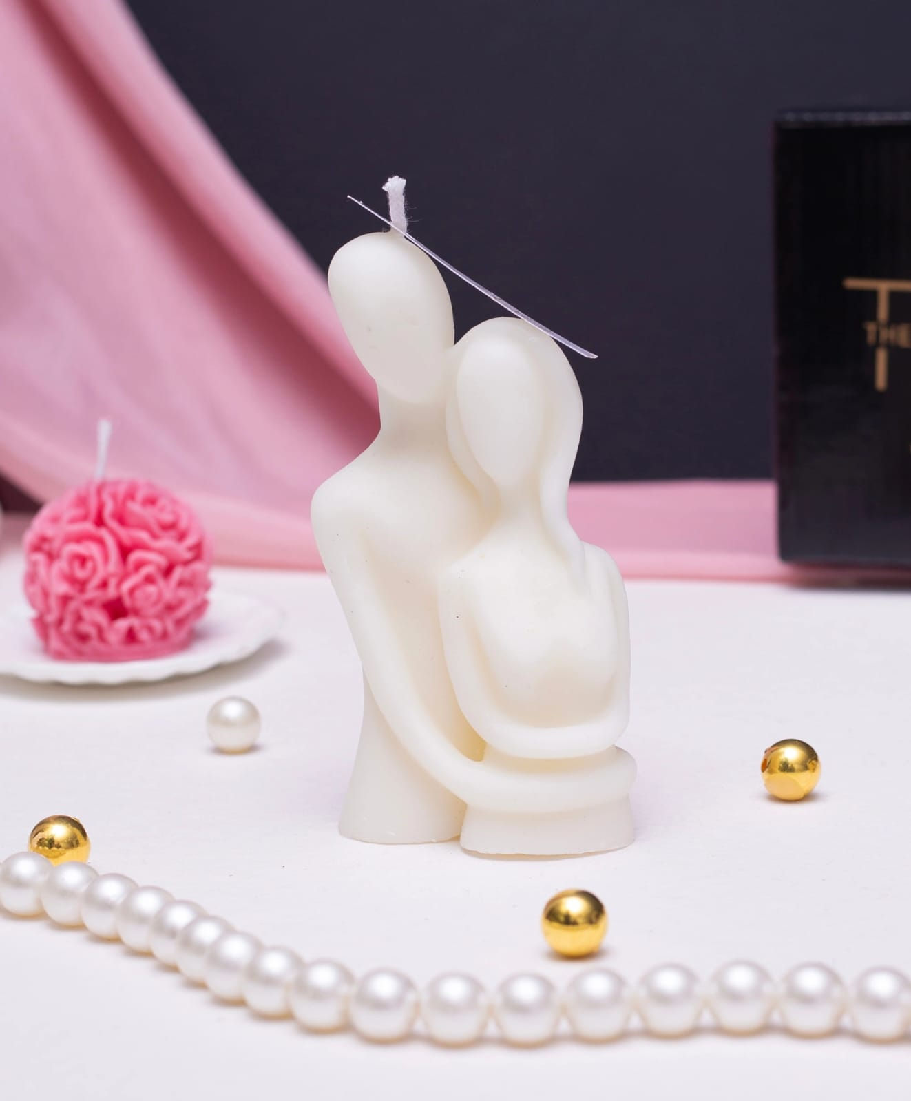 Couple Hugging Candle 