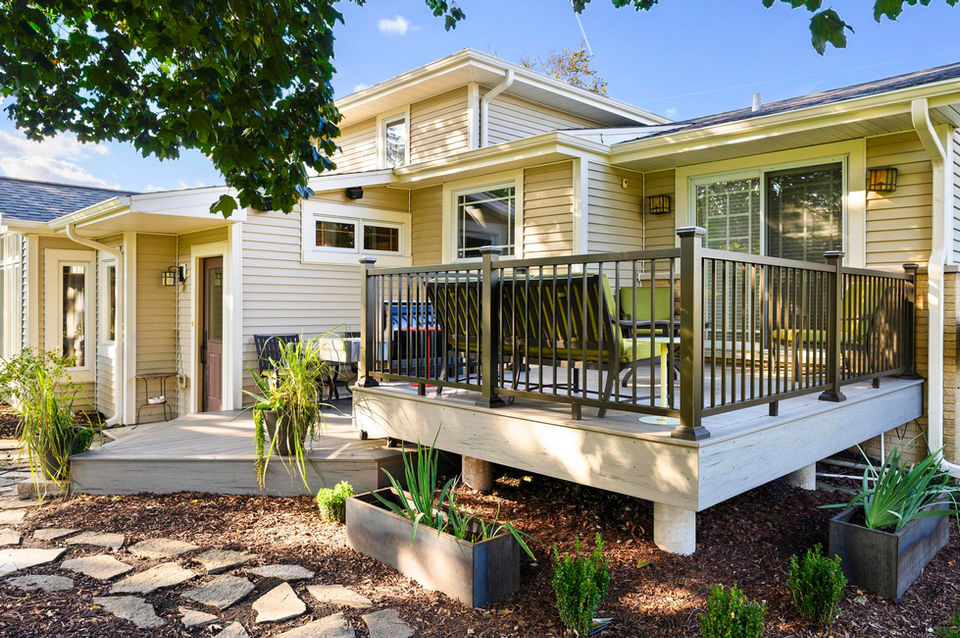 Custom edge trim on Timbertech Legacy Ashwood Deck Wheeling IL