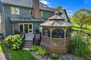 Dark Roast trim detail on Vintage Collection deck Kildeer IL by OnDeck Outdoor Builder