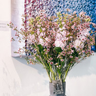 bild_artofflowers_strauss_rosa_graue_vase.jpeg