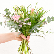 bild_frühlingsstrauss_grün_rosa.jpeg