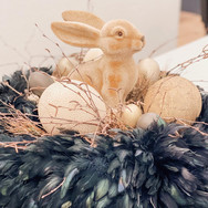 bild_artofflowers_deko_Hase_federkleid.jpeg