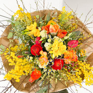 bild_artofflowers_strauss_gelb_rot_grün.jpeg