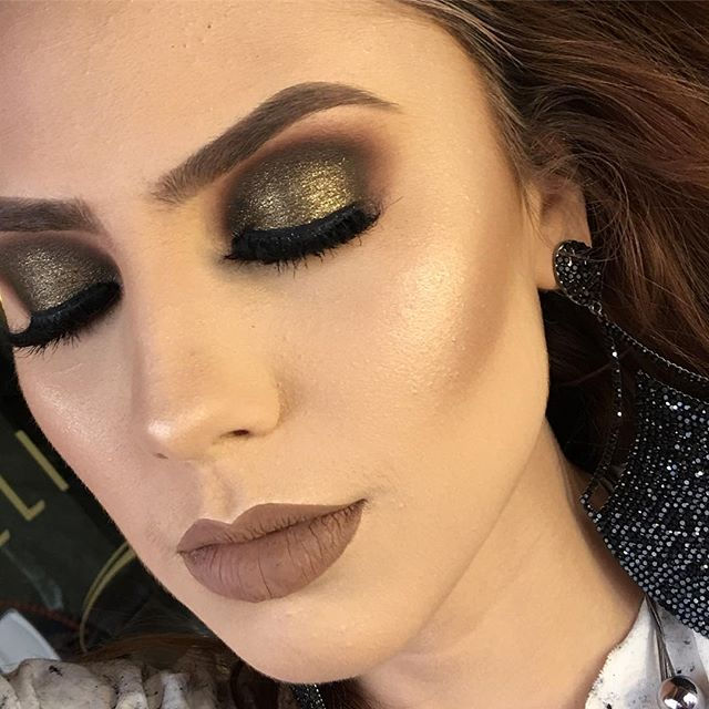 Smokey Glam 😍😍😍 pigmento luxooo utopia vc encontra com a _tybella_makeup Ameiii _Acessórios_ _gr