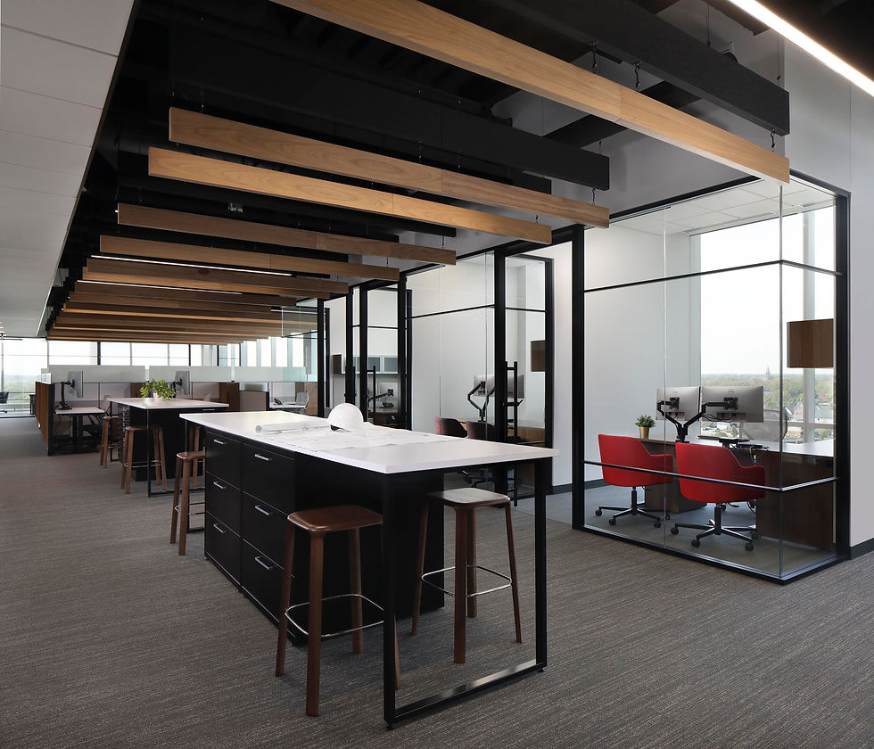 Flexible office layout with adaptable workspaces for individual work, team collaboration, and private meetings. Office furniture solutions by Henricksen.