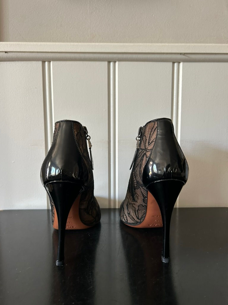 Thumbnail: Alaïa ALAIA Lace Ankle Boots