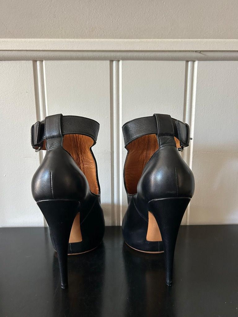 Thumbnail: Givenchy Black Leather Boot Heels