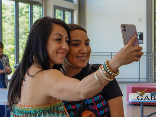 Midwest Mujeres: Yo Quiero Dinero Photo Album