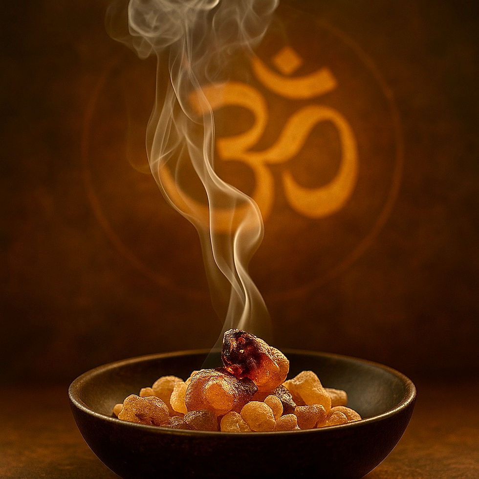 Brandende frankincense hars in een spirituele setting met gouden rook, symbool voor zuivering, meditatie en oude rituelen