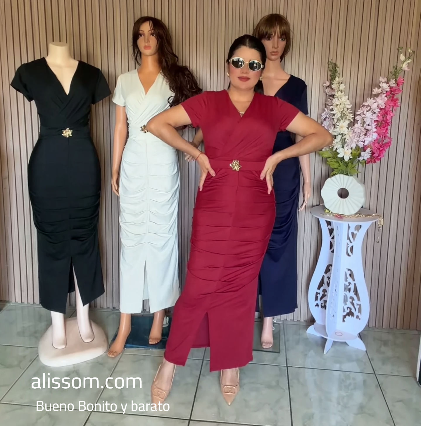 52063 Vestido con broche en la cintura