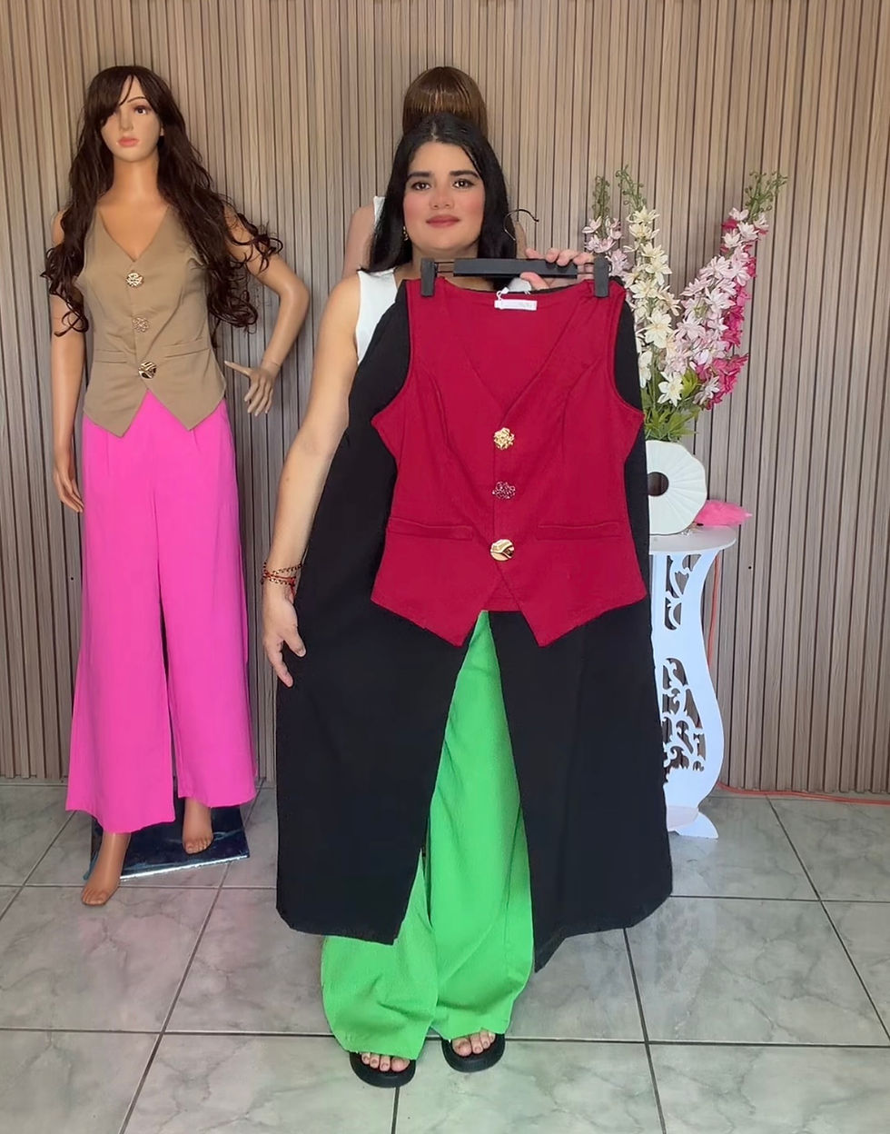 Miniatura: QS-1569/019 conjunto de pantalón y blusa con flor rosada 