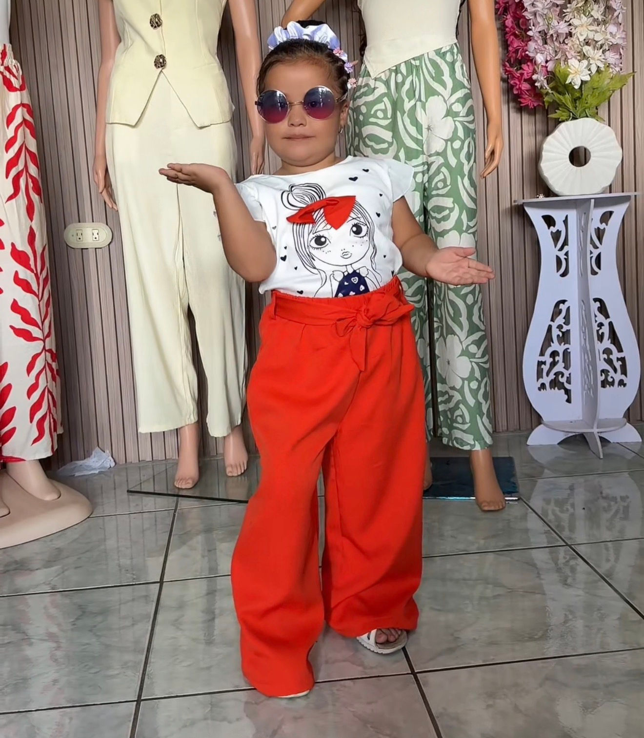 8619 conjunto de niña con muñequita de moña