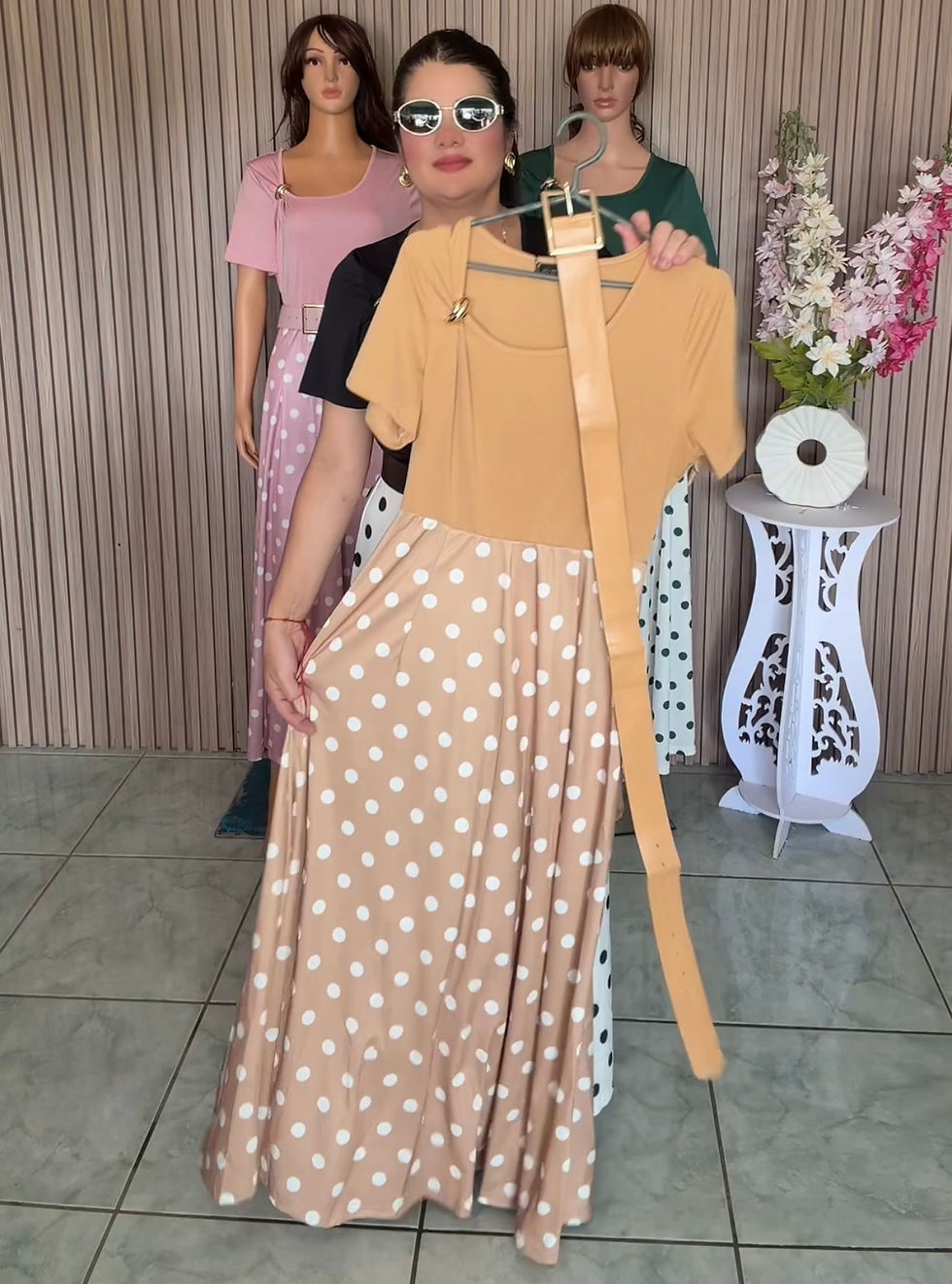 Miniatura: 906-vestido largo con broche diseños de puntos 