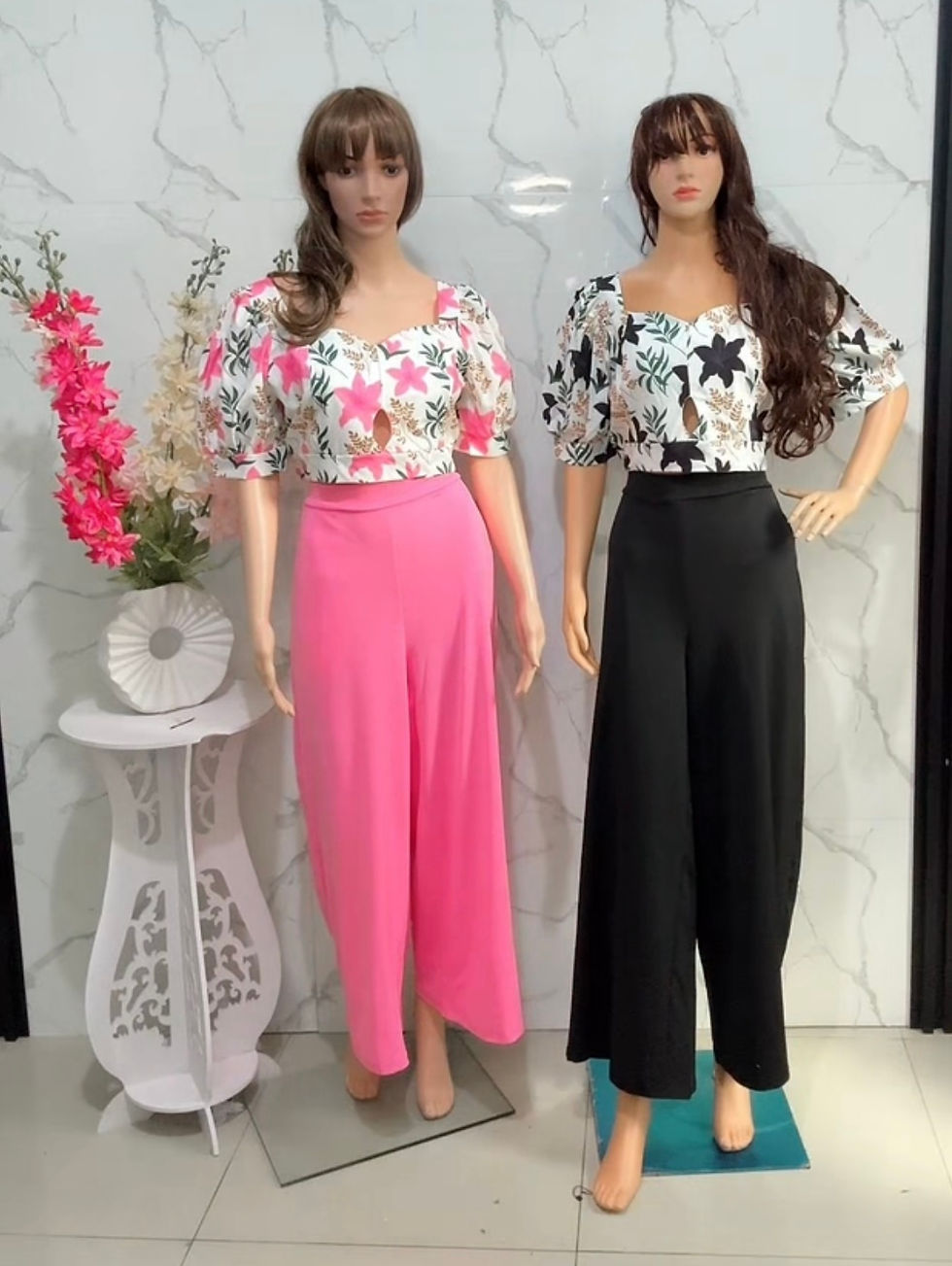 Thumbnail: 9023-conjunto con diseño de flores