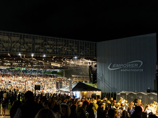 a sold out crowd at empower amphitheater in syracuse ny