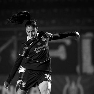 Corinthians deixa vitória escapar no fim e empata com o Santos pelo Paulista Feminino