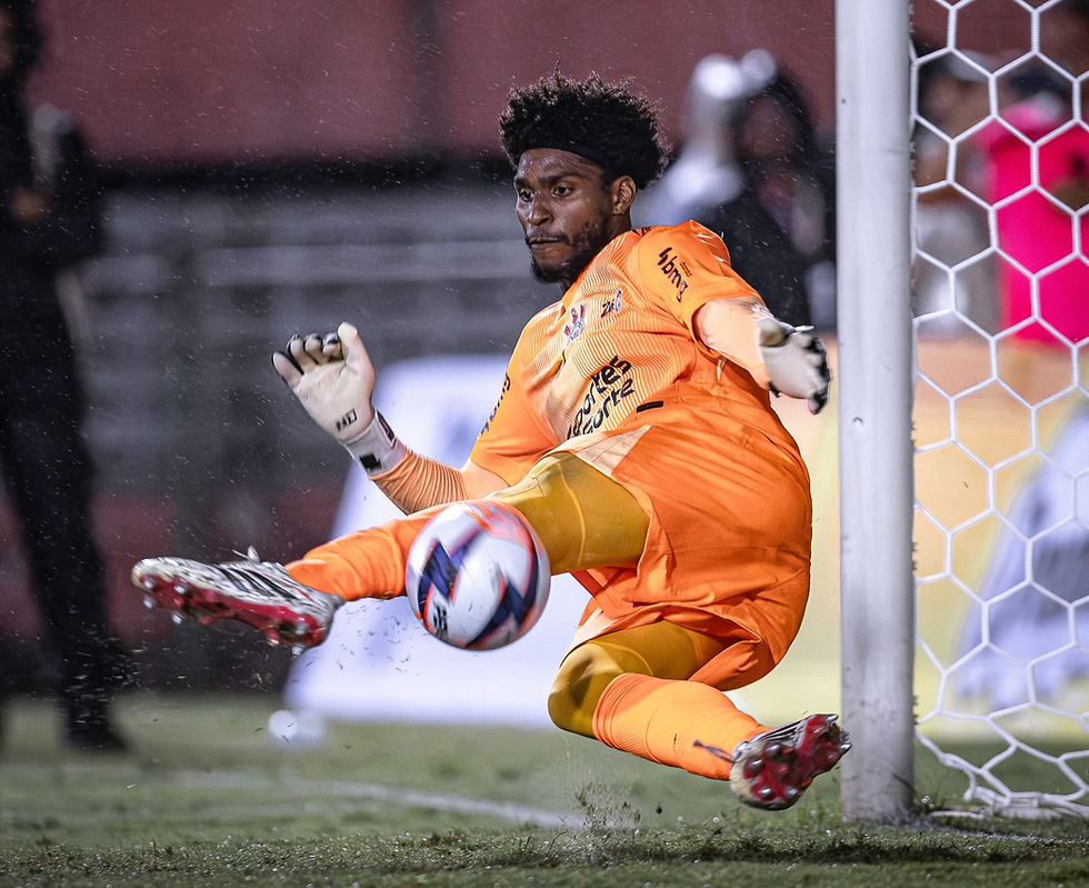 Hugo Souza foi o grande personagem da classificação corinthiana com 3 pênaltis defendidos.