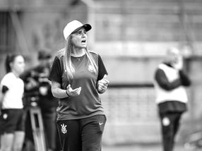 Emily Lima exalta goleada e revela renovação encaminhada de Robledo no Corinthians