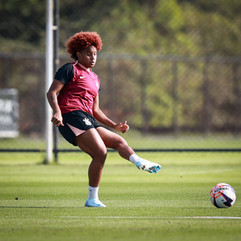 Jogadoras do Corinthians treinam organização ofensiva antes da partida contra a Ferroviária pelo Paulista F