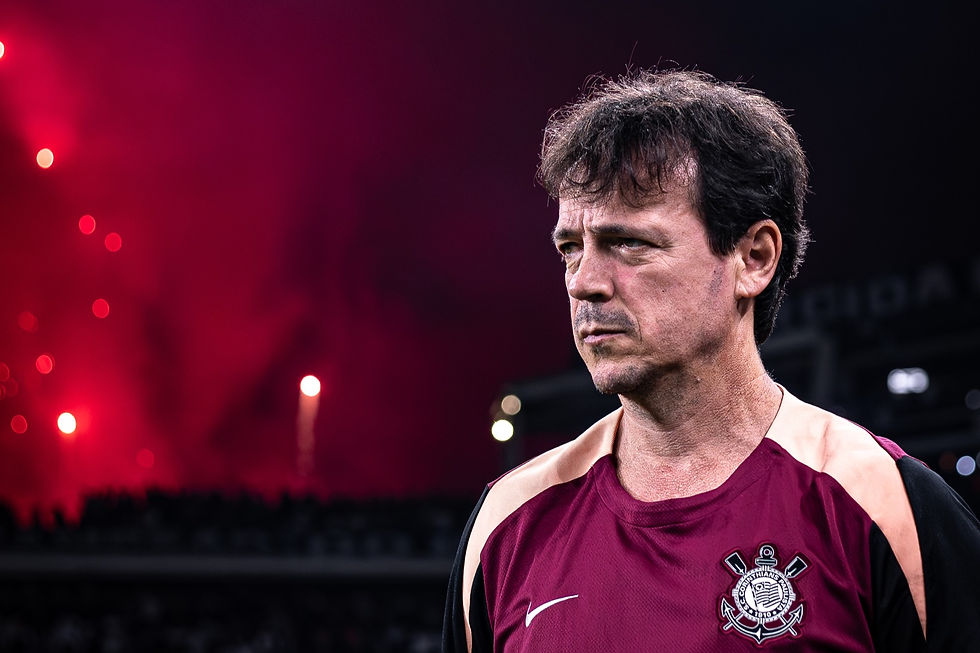 Fernando Diniz segue invicto no comando do Corinthians.