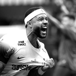 Memphis Depay brilha, marca dois gols e garante vitória de virada do Corinthians sobre o Sport na Neo Química Arena
