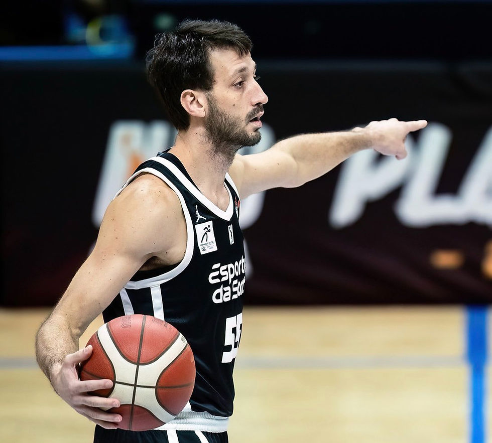 Elinho foi um dos destaques da classificação do Timão com 15 pontos e 12 assistências.