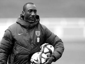 Hasselbaink revela convite de Seedorf para ser auxiliar no Corinthians: “Tenho que pensar”