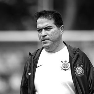 Marcelo Paz descarta saída de Diniz e revela apoio de Stabile após eliminação do Corinthians